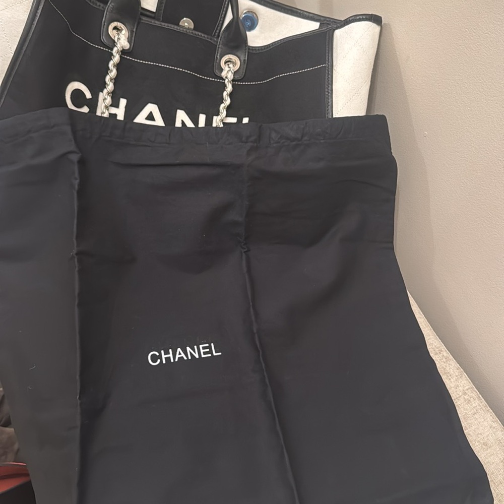 Black and White Canvas CC Logo Tote NWOT - Picture 12 of 12